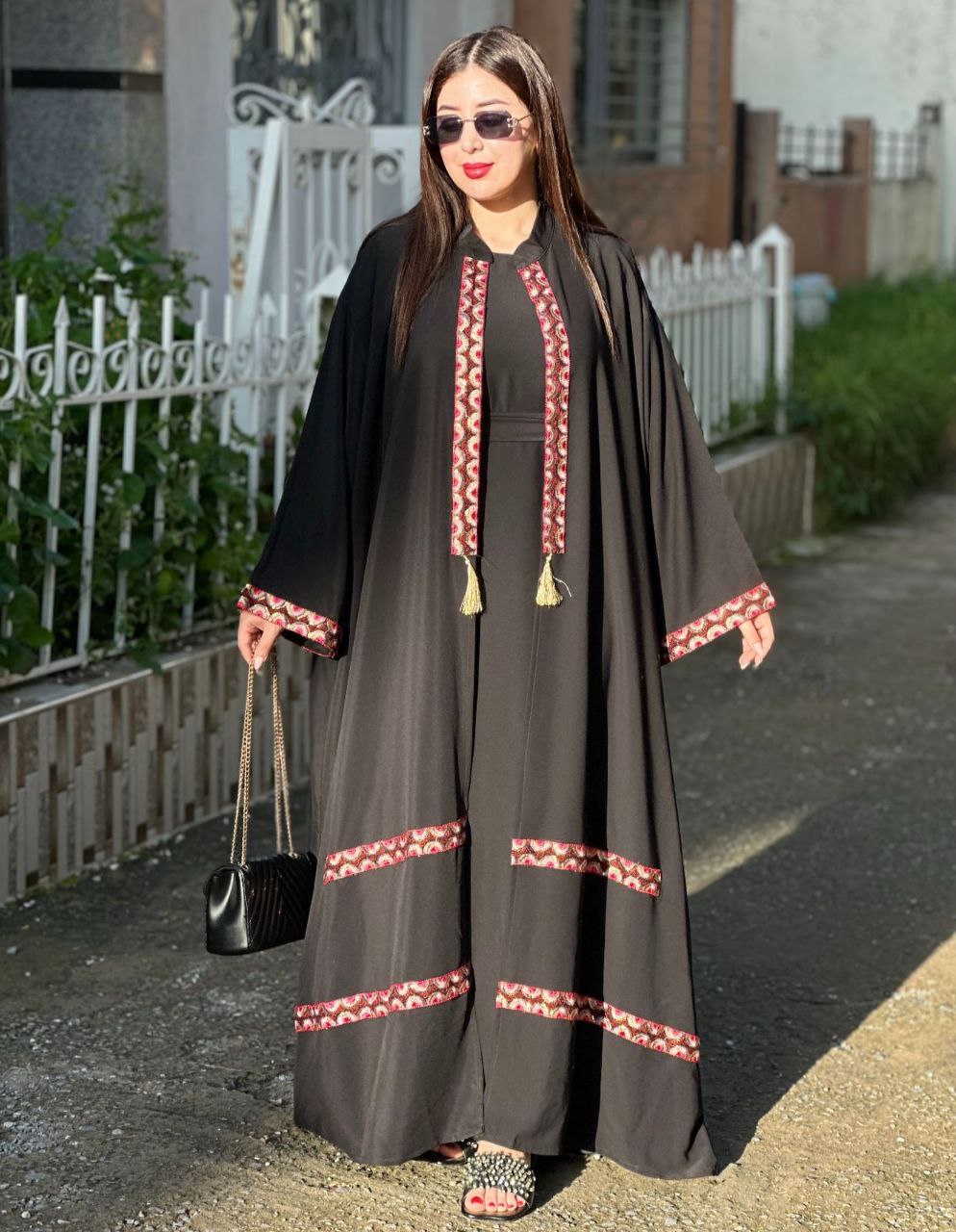 عباية فخمة بتفاصيل مطرزة راقية